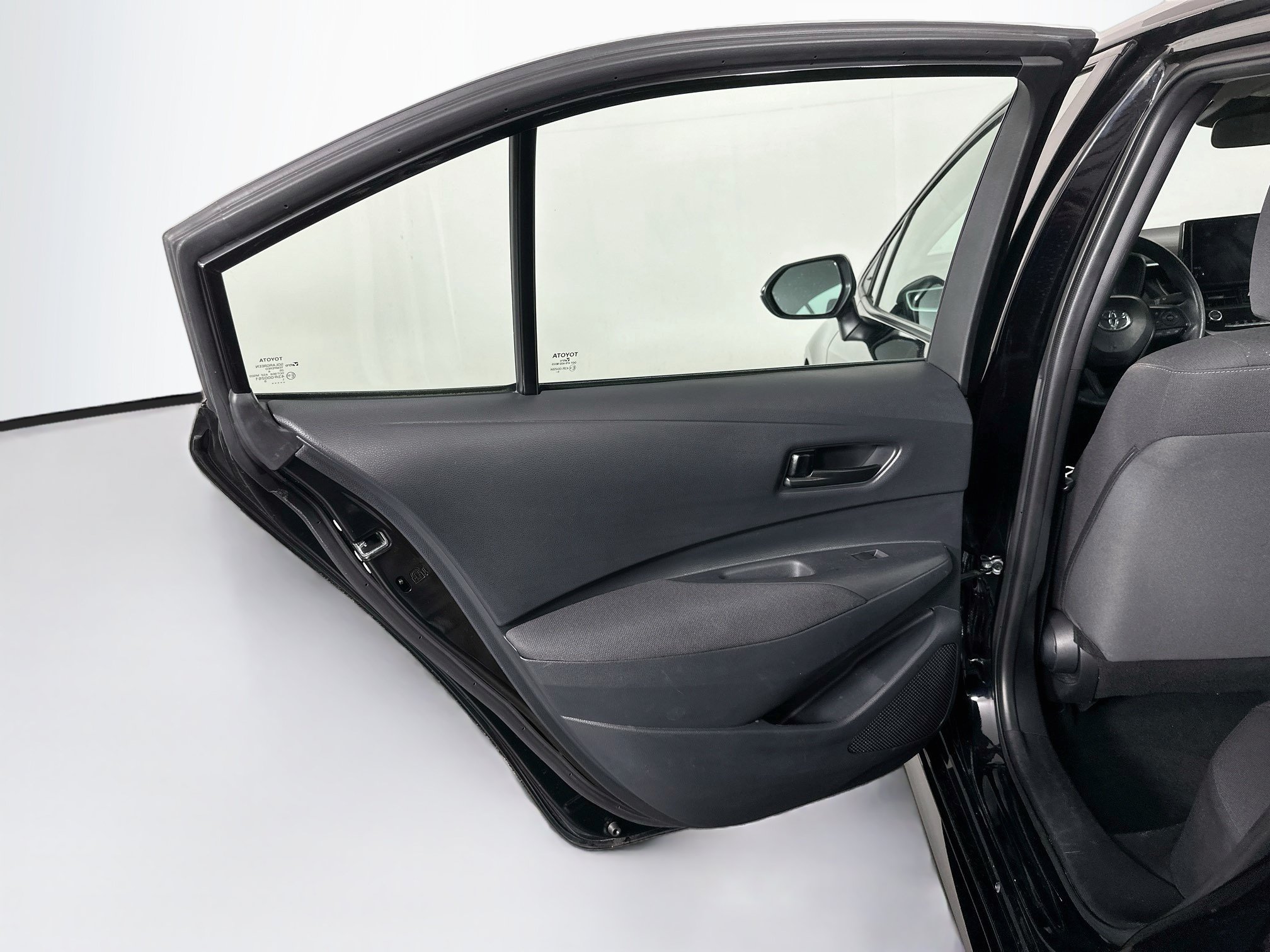 Used 2025 Toyota Corolla LE FWD image 25