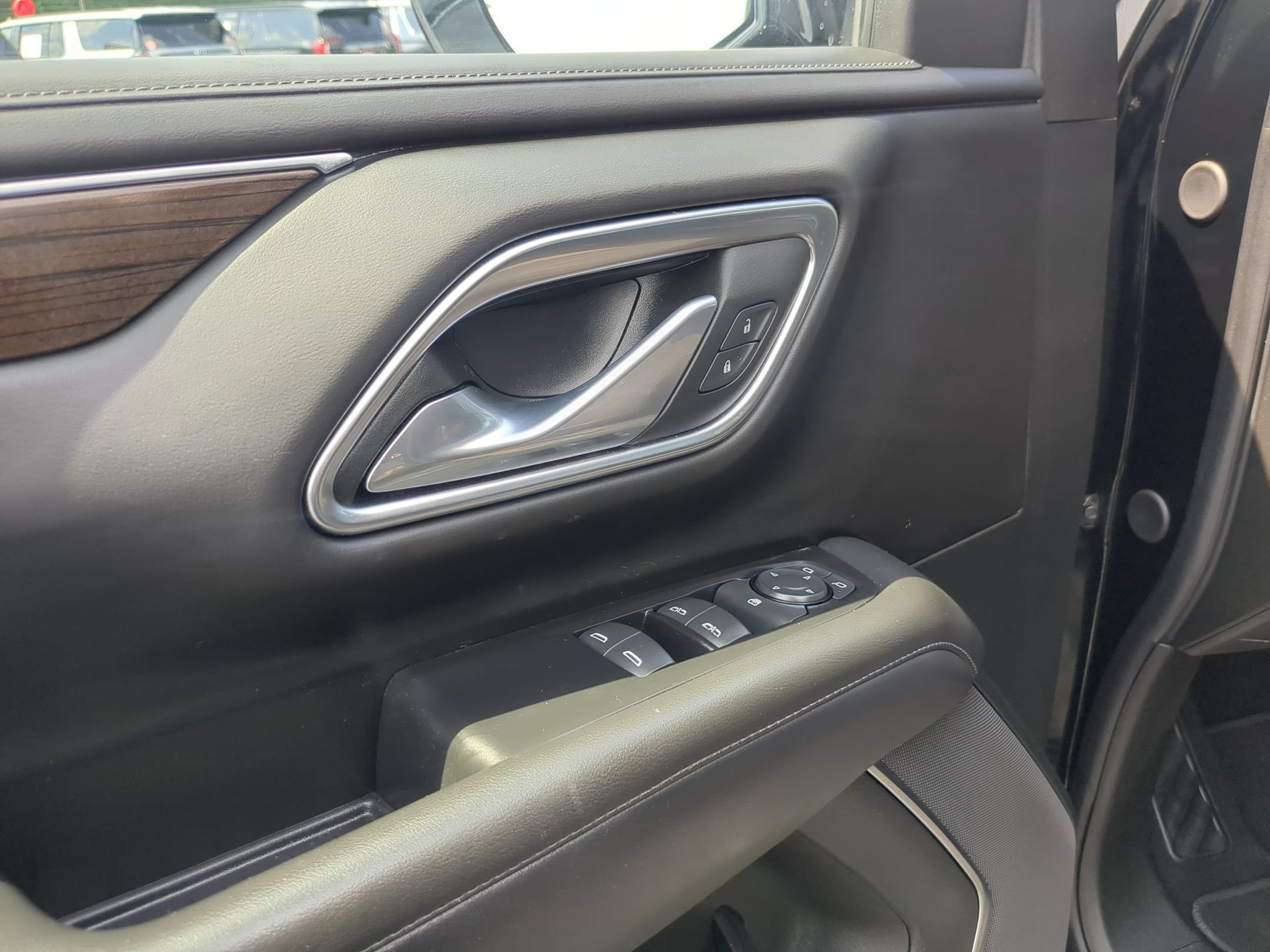 Used 2024 GMC Yukon SLE w/ Gmc Pro Safety Plus Package AWD/4WD image 12