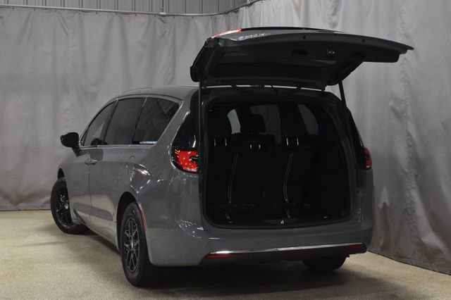 Certified 2025 Chrysler Pacifica Select image 35
