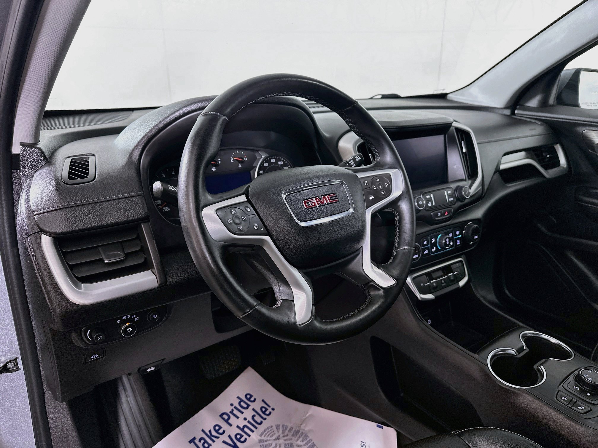 Used 2024 GMC Terrain SLT AWD/4WD image 9