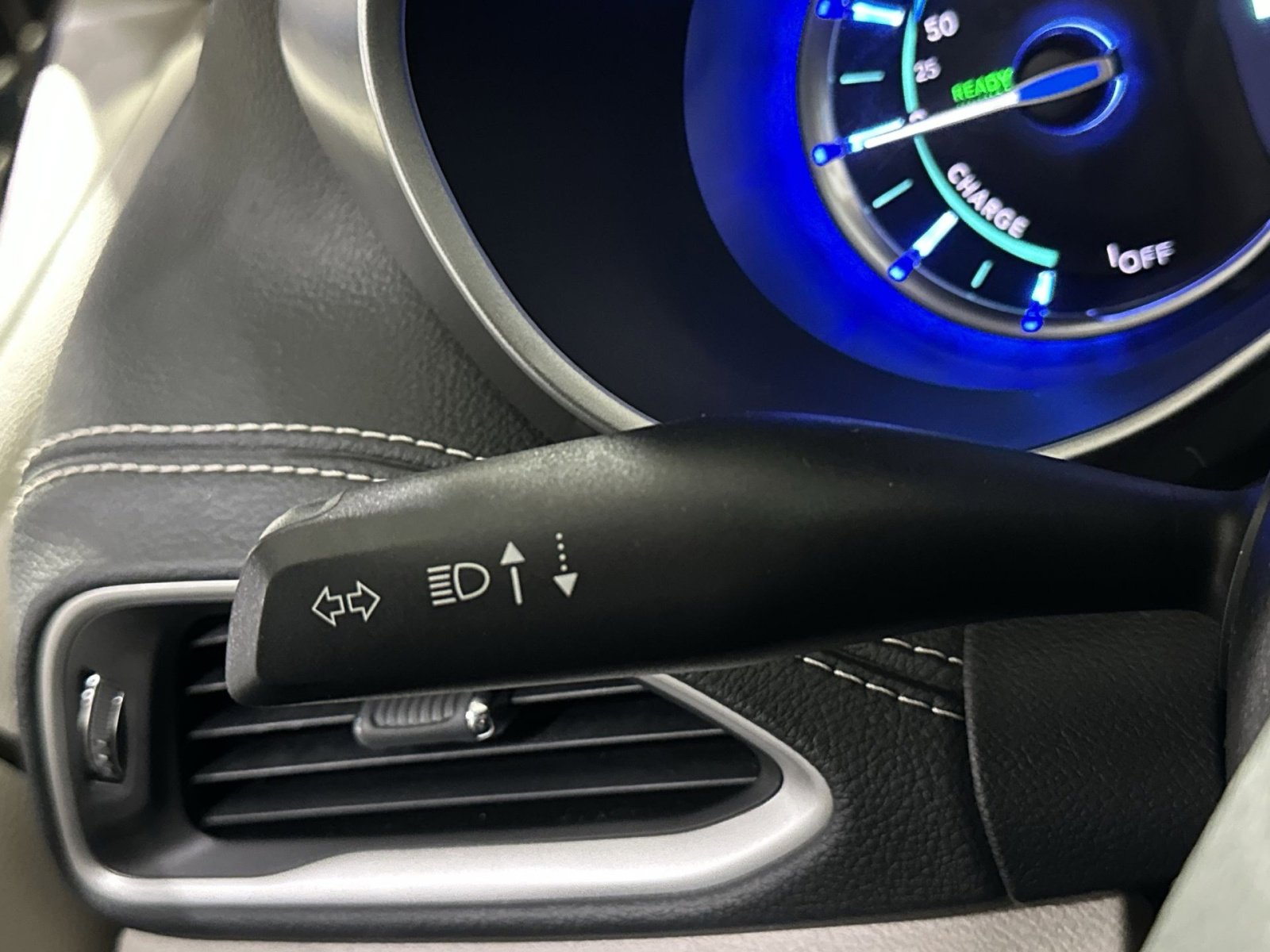 Used 2022 Chrysler Pacifica Touring-L w/ Uconnect Theater Family Group image 32