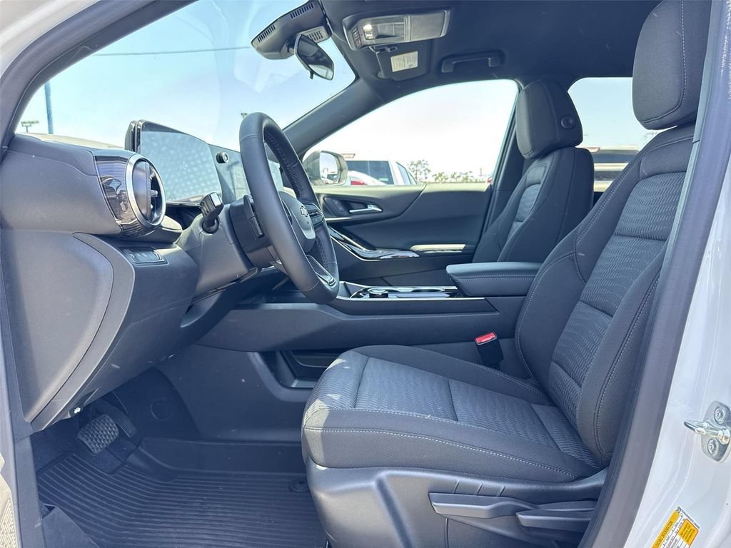 New 2027 Chevrolet Equinox LT w/ LPO, Floor Liner Package FWD image 22