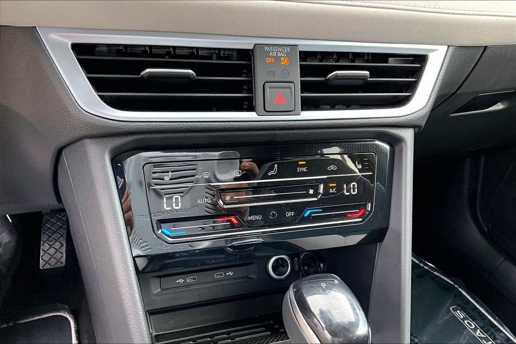 New 2026 Volkswagen Taos SE FWD image 28