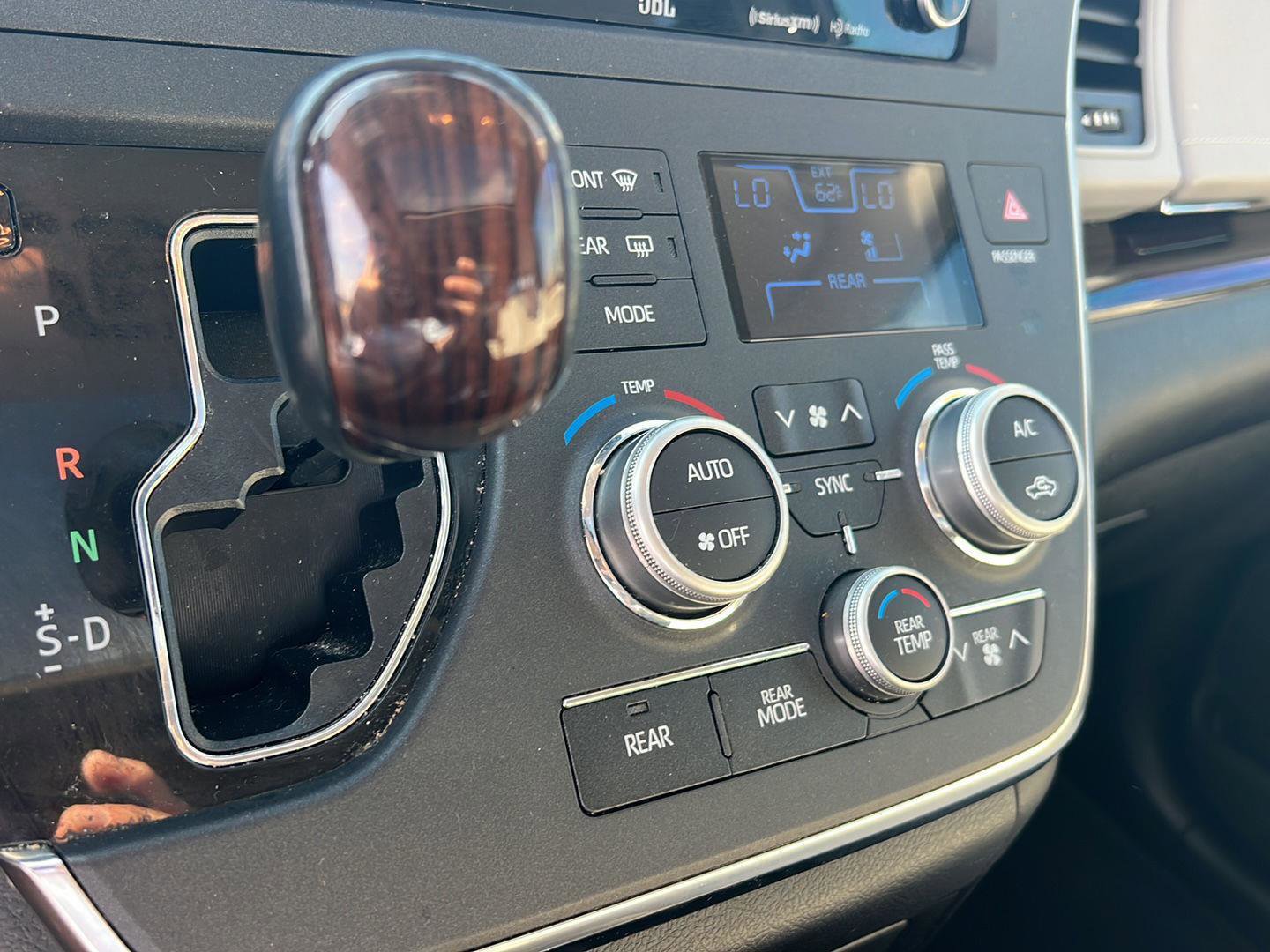 Used 2018 Toyota Sienna Limited Premium image 28