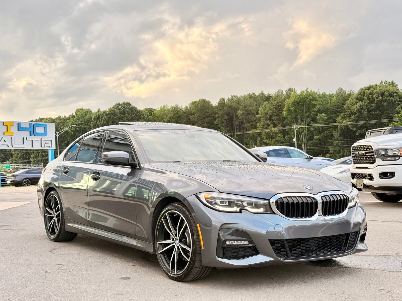 Used 2020 BMW 330i Sedan w/ M Sport Package RWD image 10