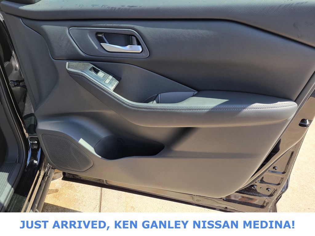 Certified 2026 Nissan Rogue SV AWD/4WD image 21