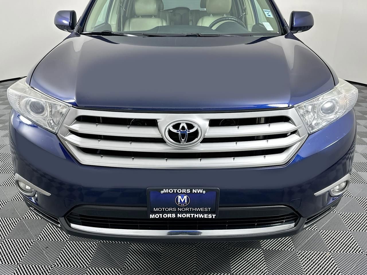 Used 2012 Toyota Highlander Limited w/ Tow Pkg AWD/4WD image 2