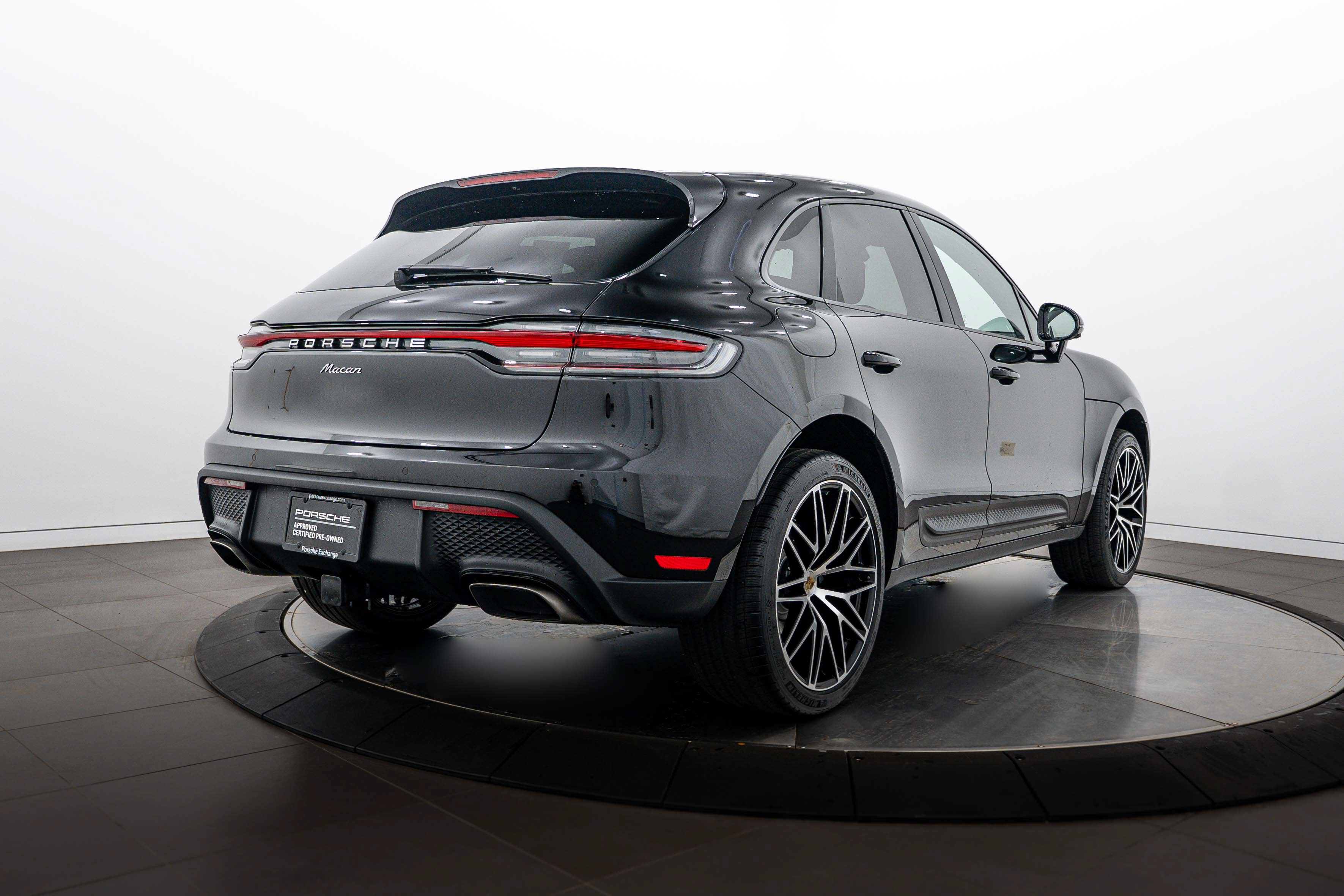 Certified 2026 Porsche Macan AWD/4WD image 7