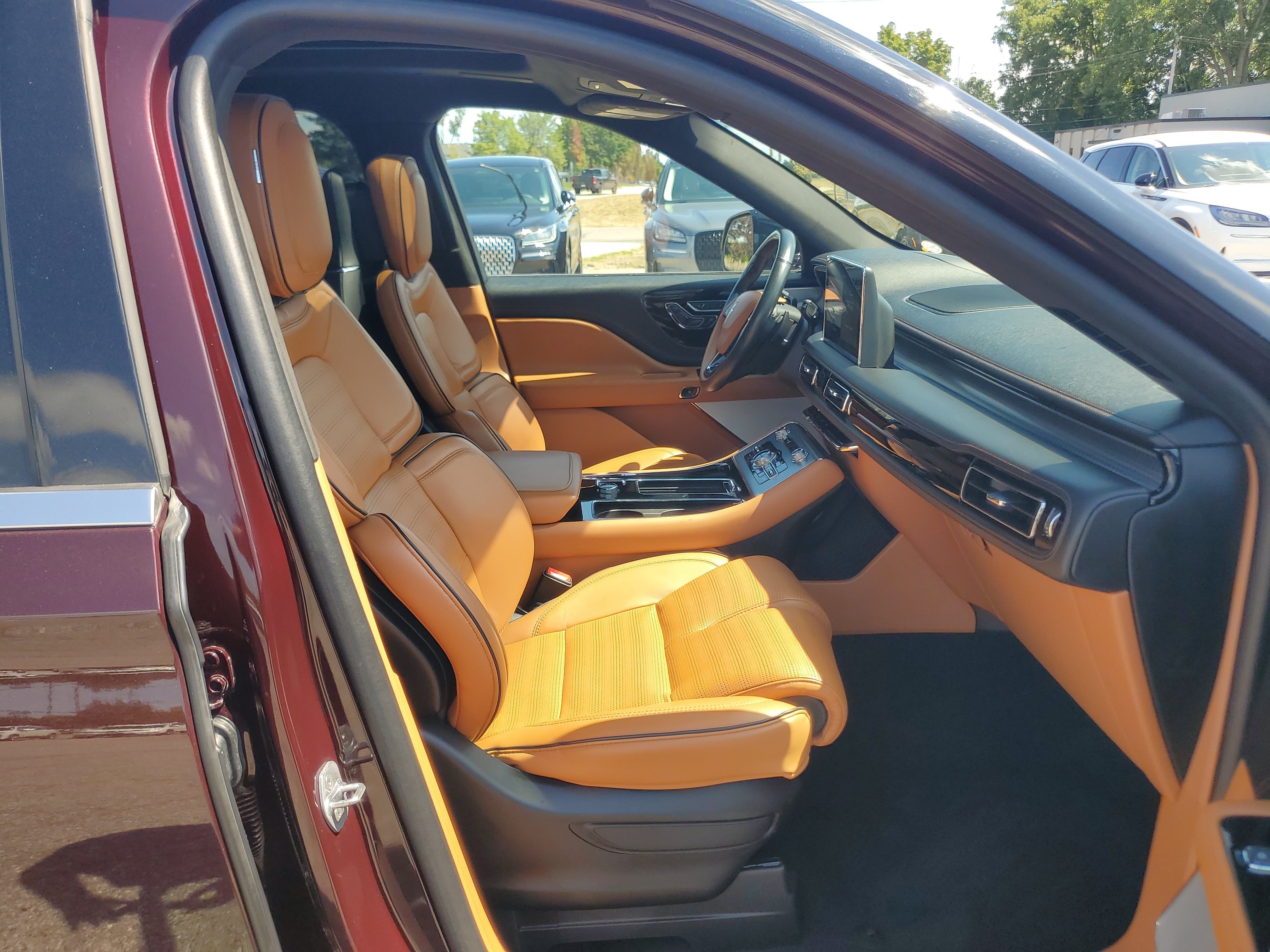 Certified 2023 Lincoln Aviator Black Label w/ Dynamic Handling Package AWD/4WD image 9
