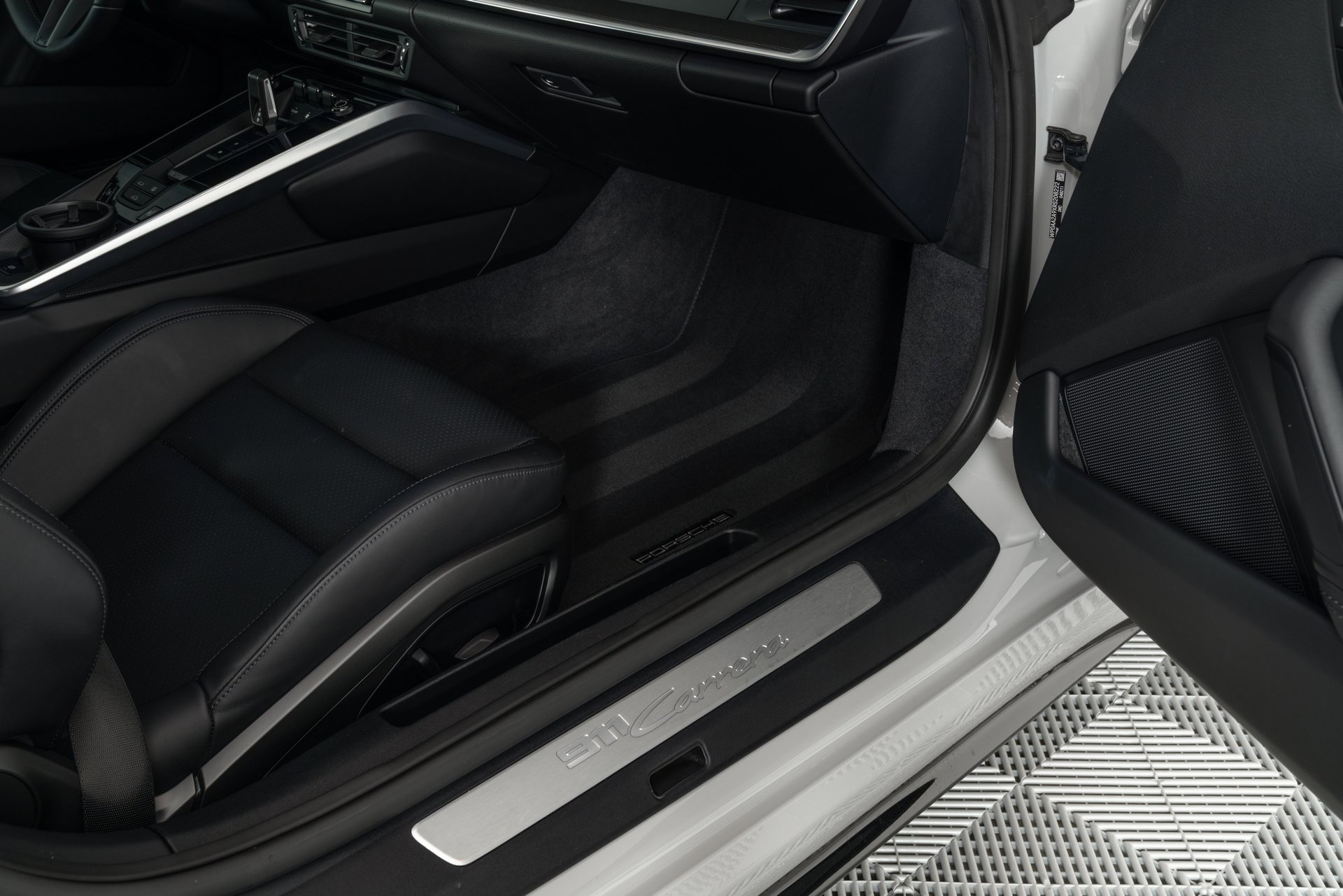 Used 2024 Porsche 911 Carrera image 18