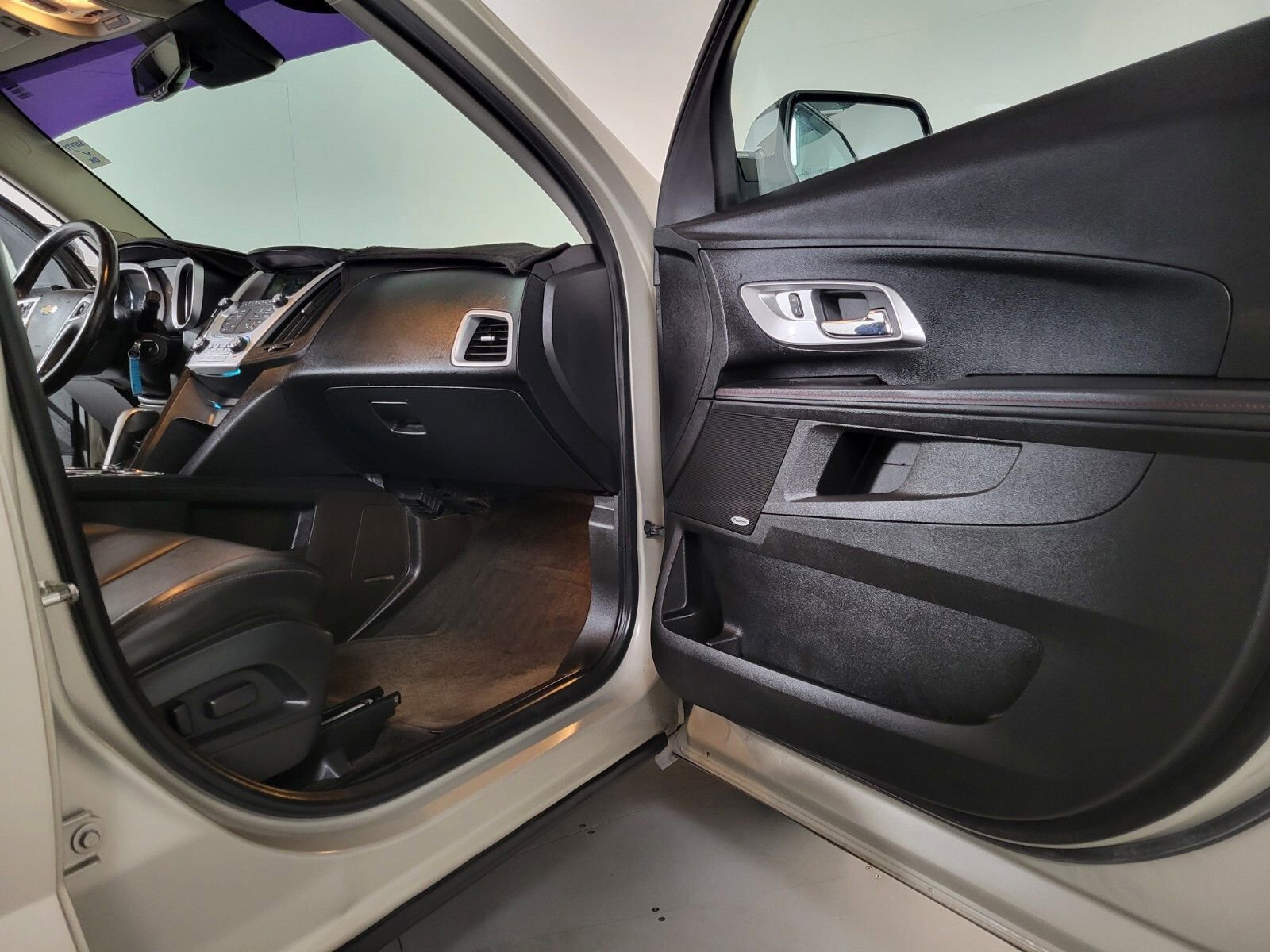 Used 2015 Chevrolet Equinox LTZ image 23