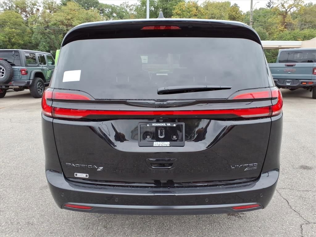 New 2026 Chrysler Pacifica Limited image 5