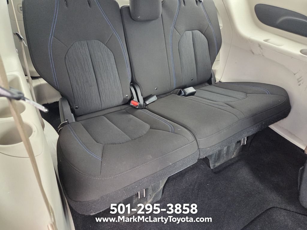 Used 2021 Chrysler Pacifica Touring FWD image 15