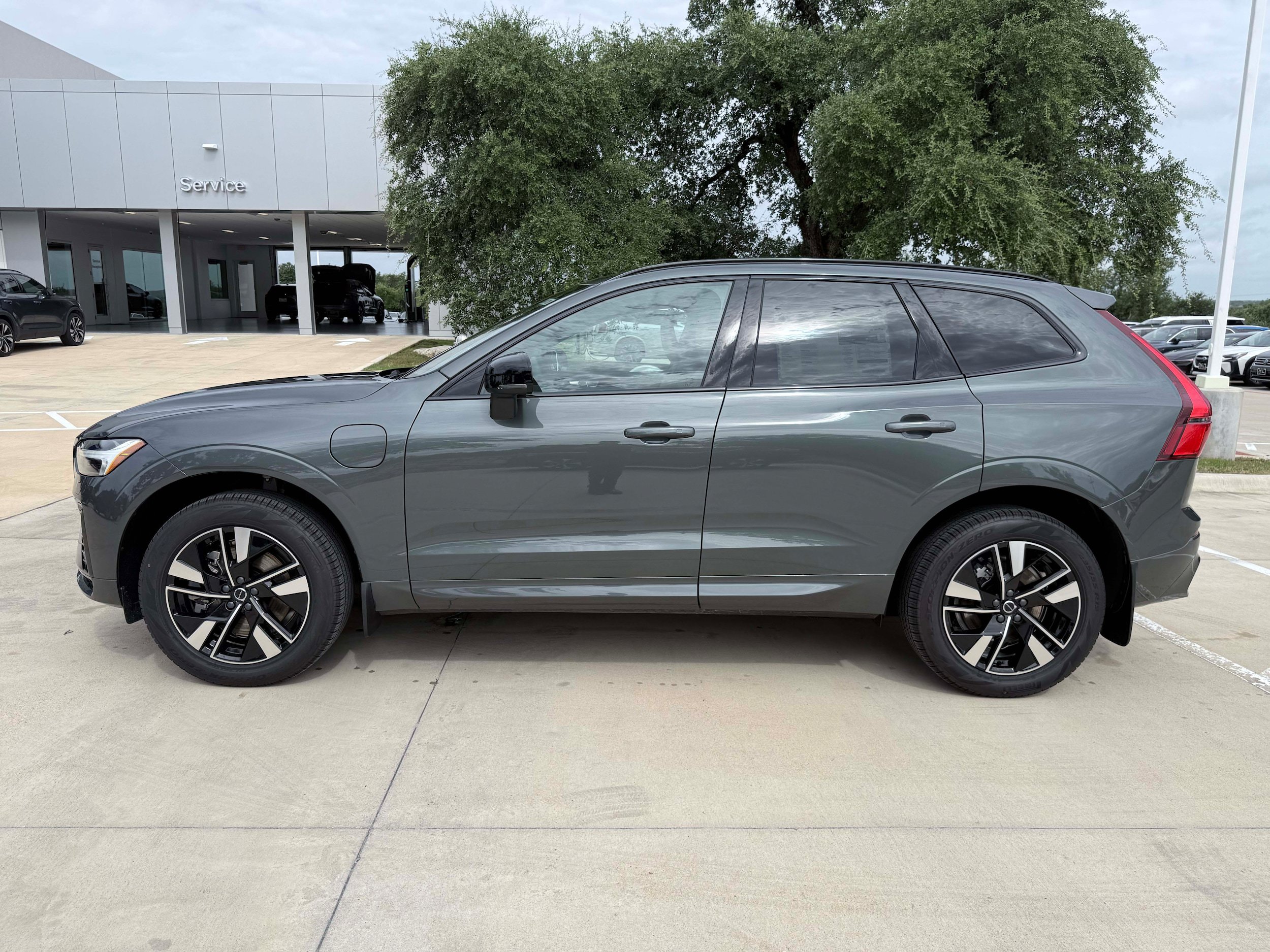 New 2026 Volvo XC60 T8 Core w/ Climate Package AWD/4WD image 3