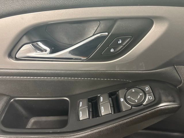 Used 2023 Chevrolet Traverse LT FWD image 25