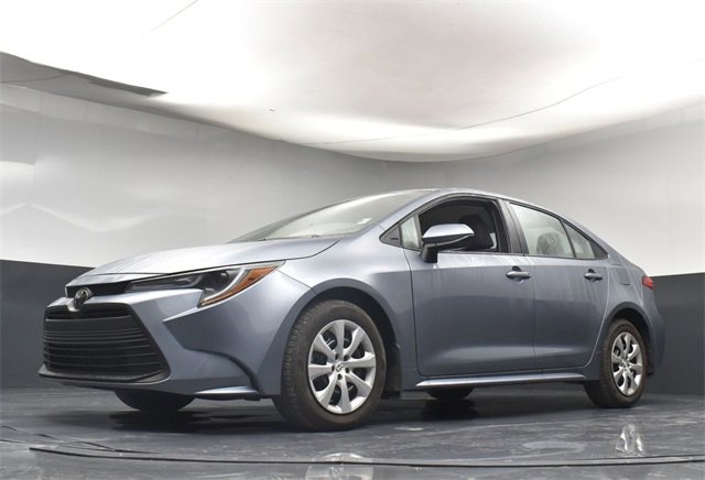 Used 2025 Toyota Corolla LE image 32