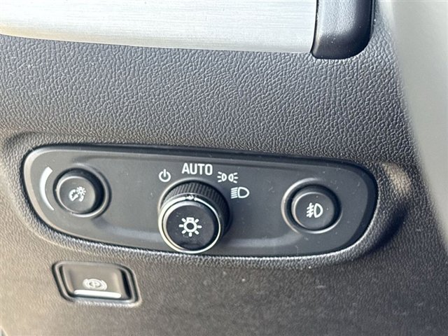 Used 2023 GMC Terrain SLT w/ Infotainment Package II FWD image 18