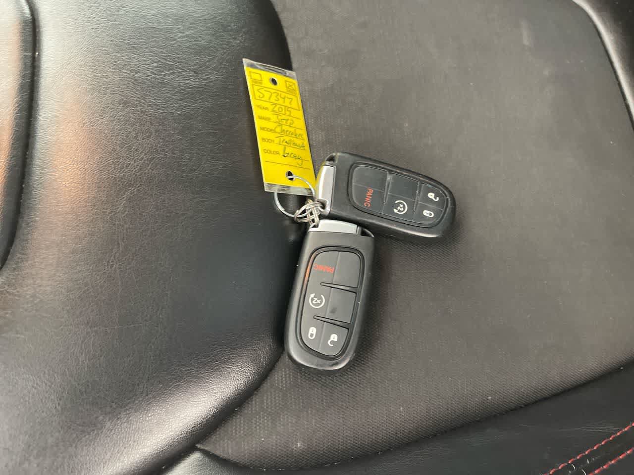 Used 2019 Jeep Cherokee Trailhawk w/ Cold Weather Group AWD/4WD image 26