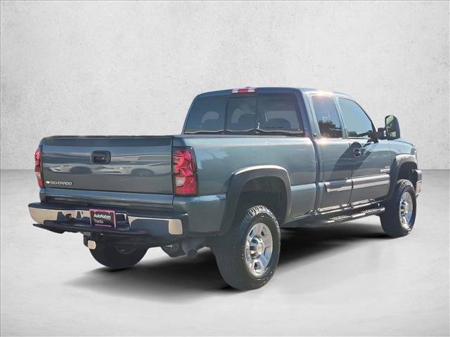 Used 2006 Chevrolet Silverado 2500 LT w/ Heavy-Duty Power Package RWD image 5
