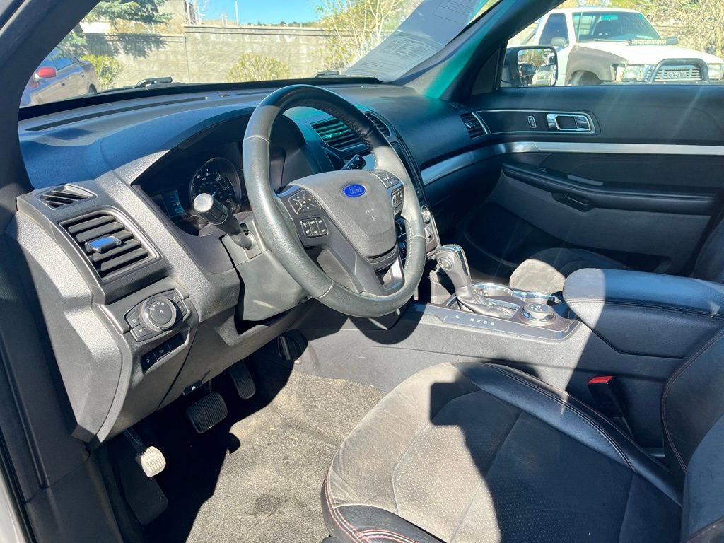 Used 2018 Ford Explorer XLT w/ Equipment Group 202A image 16