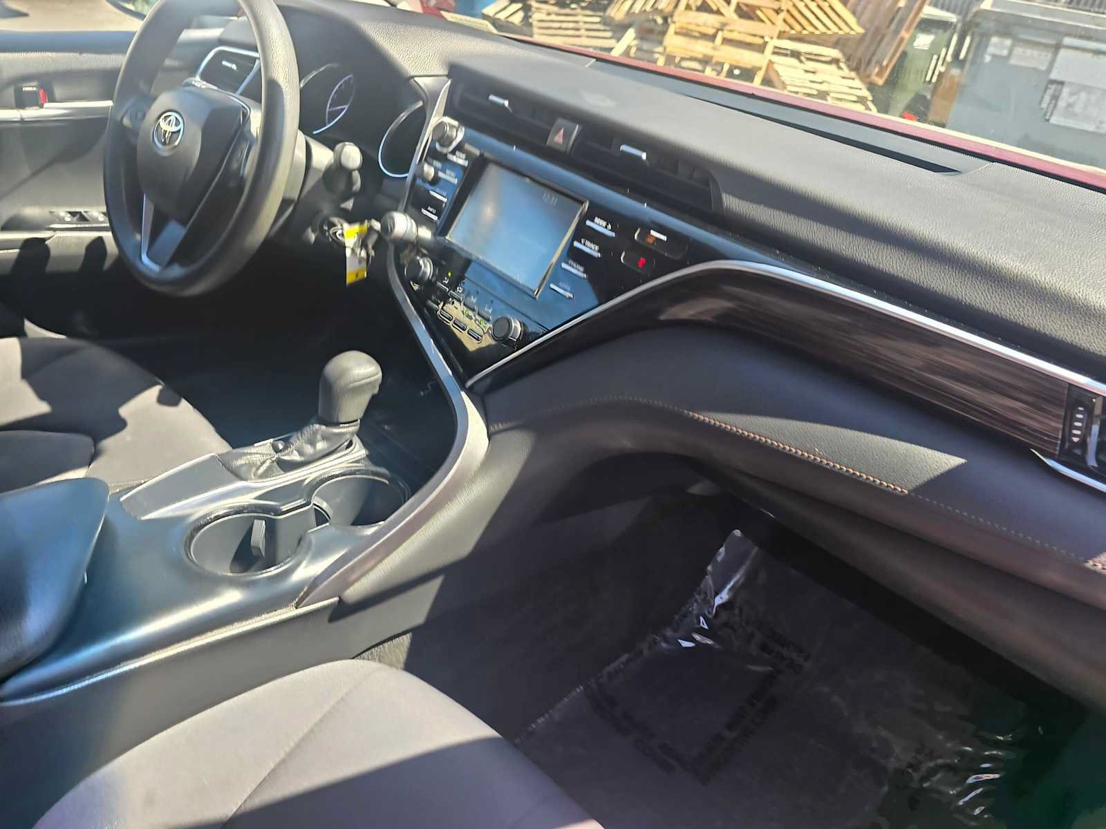 Used 2018 Toyota Camry LE FWD image 11