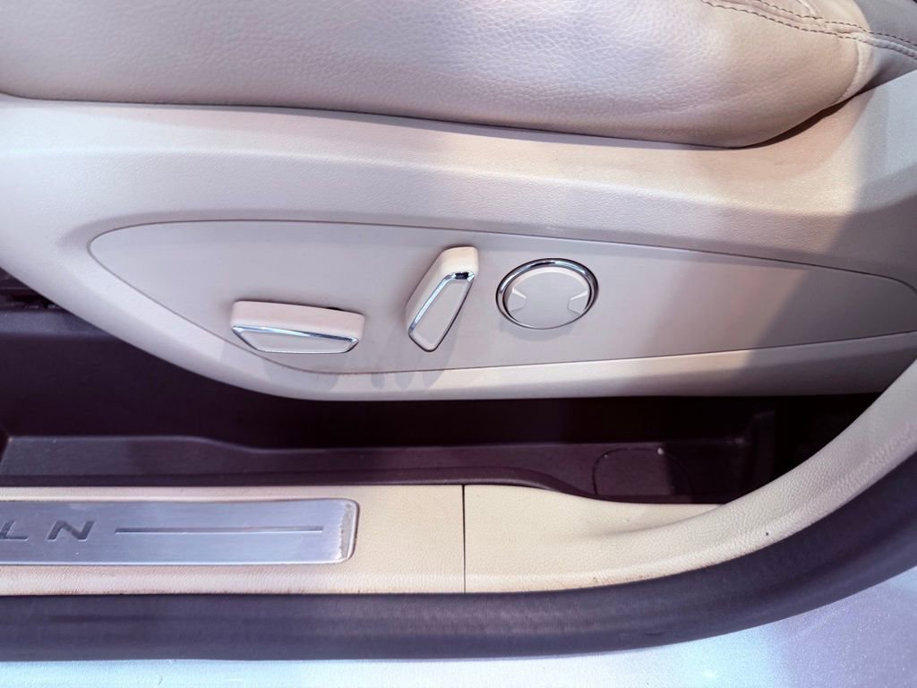 Used 2017 Lincoln MKC Premiere image 18