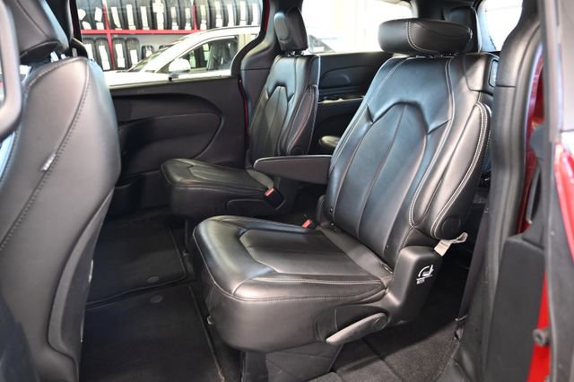 Used 2025 Chrysler Pacifica Select FWD image 12