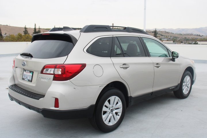 Used 2017 Subaru Outback 2.5i Premium AWD/4WD image 3
