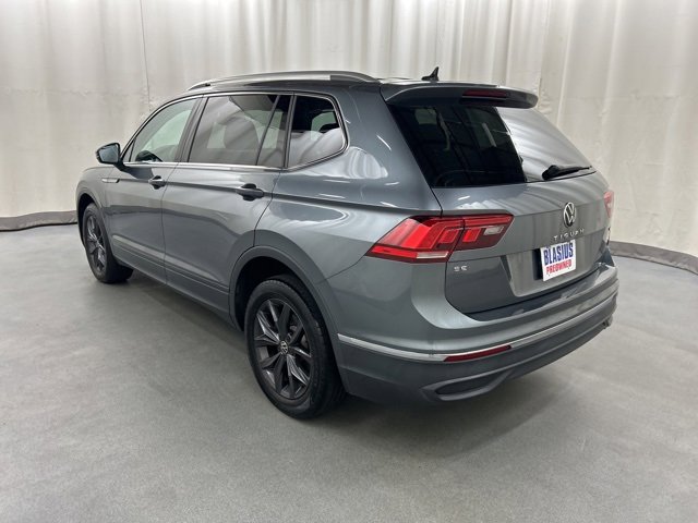 Used 2022 Volkswagen Tiguan SE w/ Panoramic Sunroof Package image 4