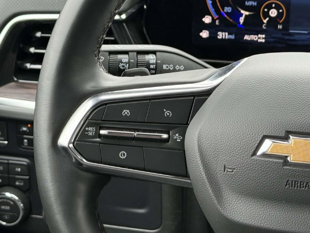 Used 2025 Chevrolet Suburban Premier AWD/4WD image 18