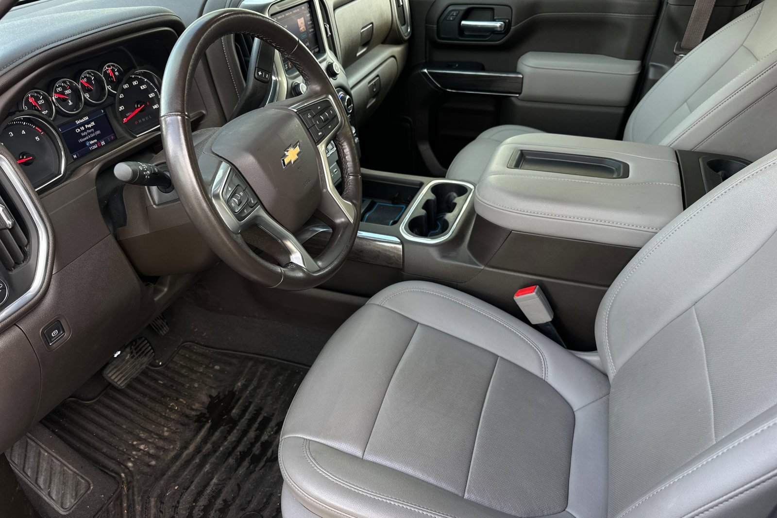 Used 2021 Chevrolet Silverado 2500 LTZ w/ LTZ Convenience Package image 10