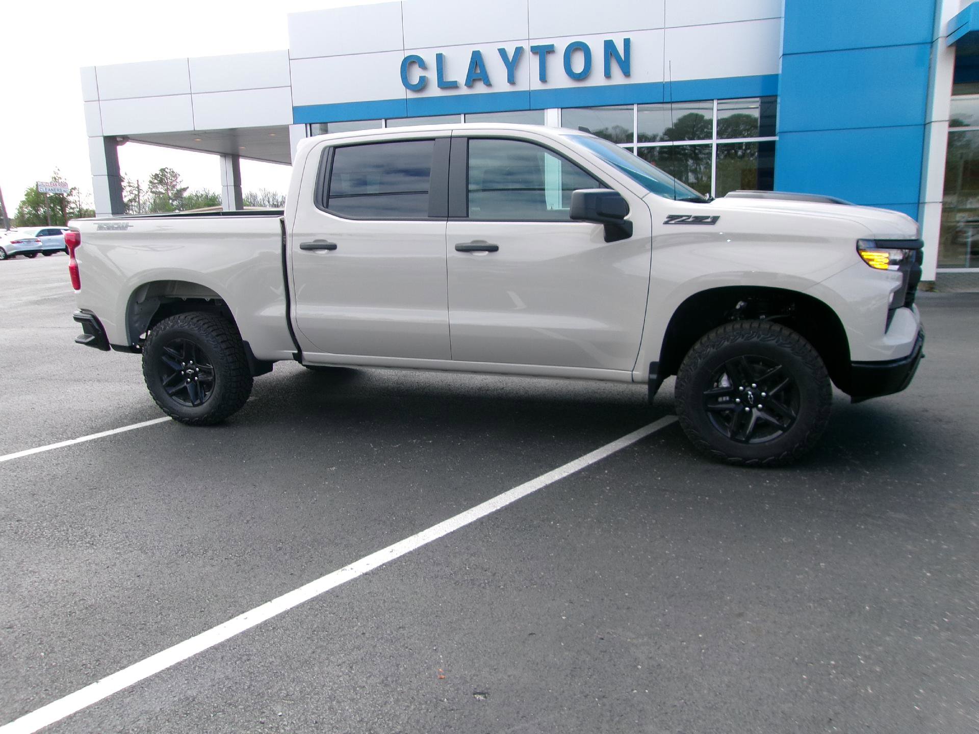 New 2026 Chevrolet Silverado 1500 Custom Trail Boss w/ Dark Appearance Package