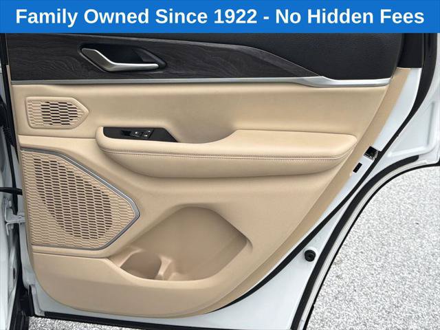 Certified 2022 Jeep Grand Cherokee Limited 4xe w/ Luxury Tech Group II AWD/4WD image 16