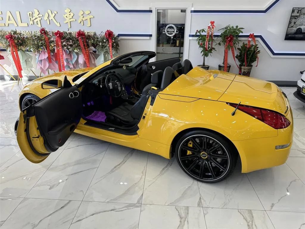 Used 2005 Nissan 350Z Touring RWD image 40