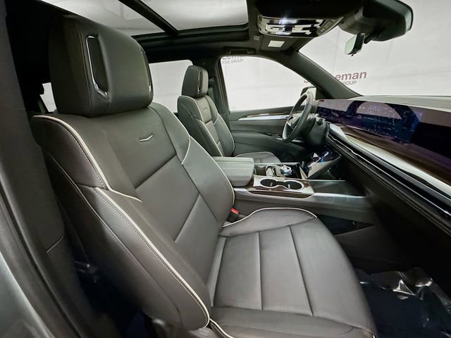 Used 2025 Cadillac Escalade Premium Luxury w/ Touring Package image 31