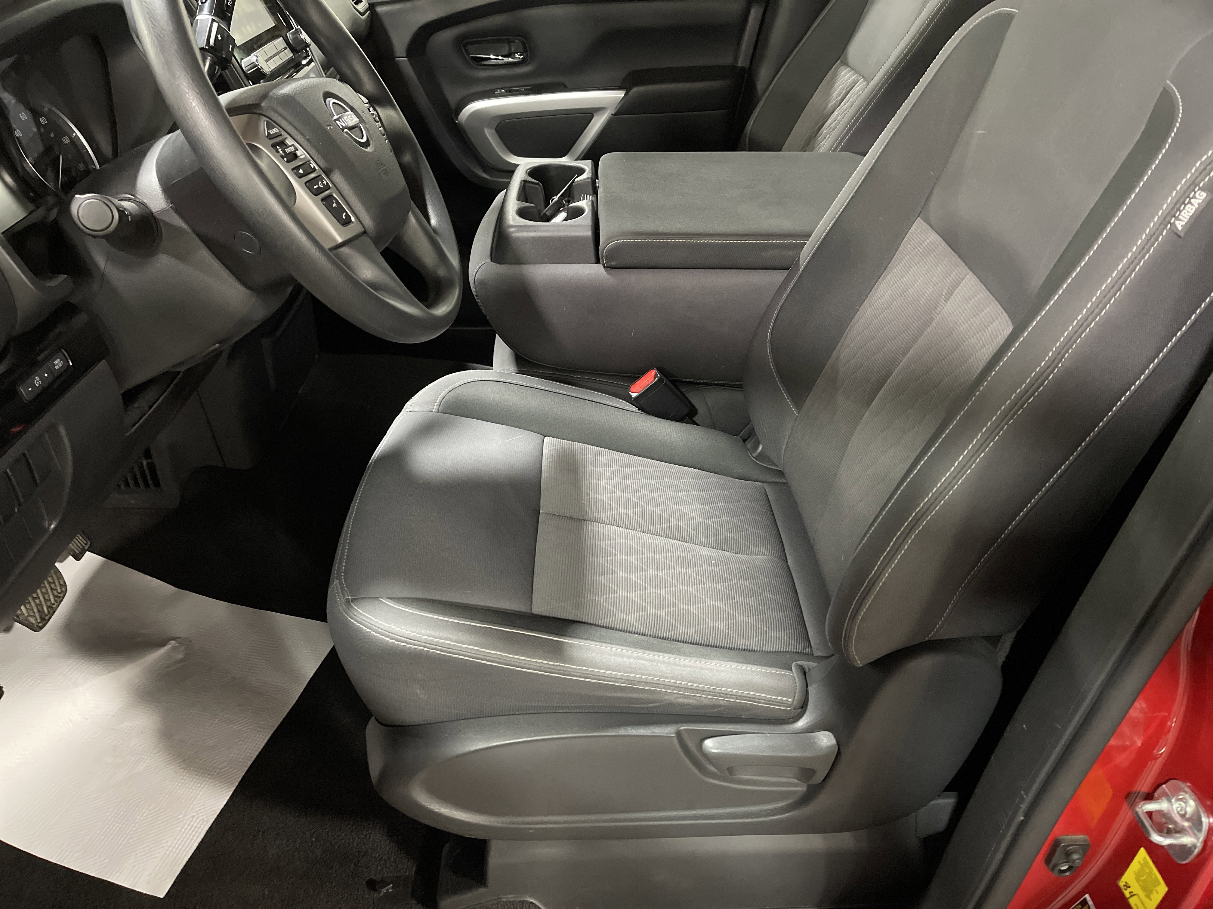 Used 2024 Nissan Titan SV image 12