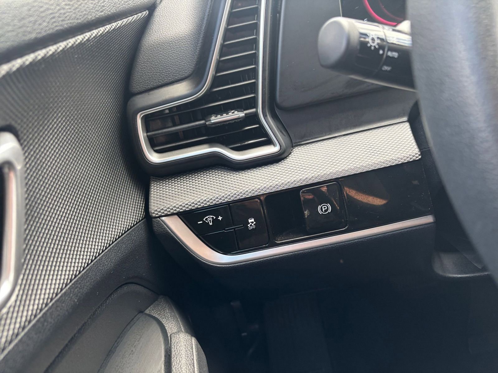 Used 2025 Kia Sportage LX image 33