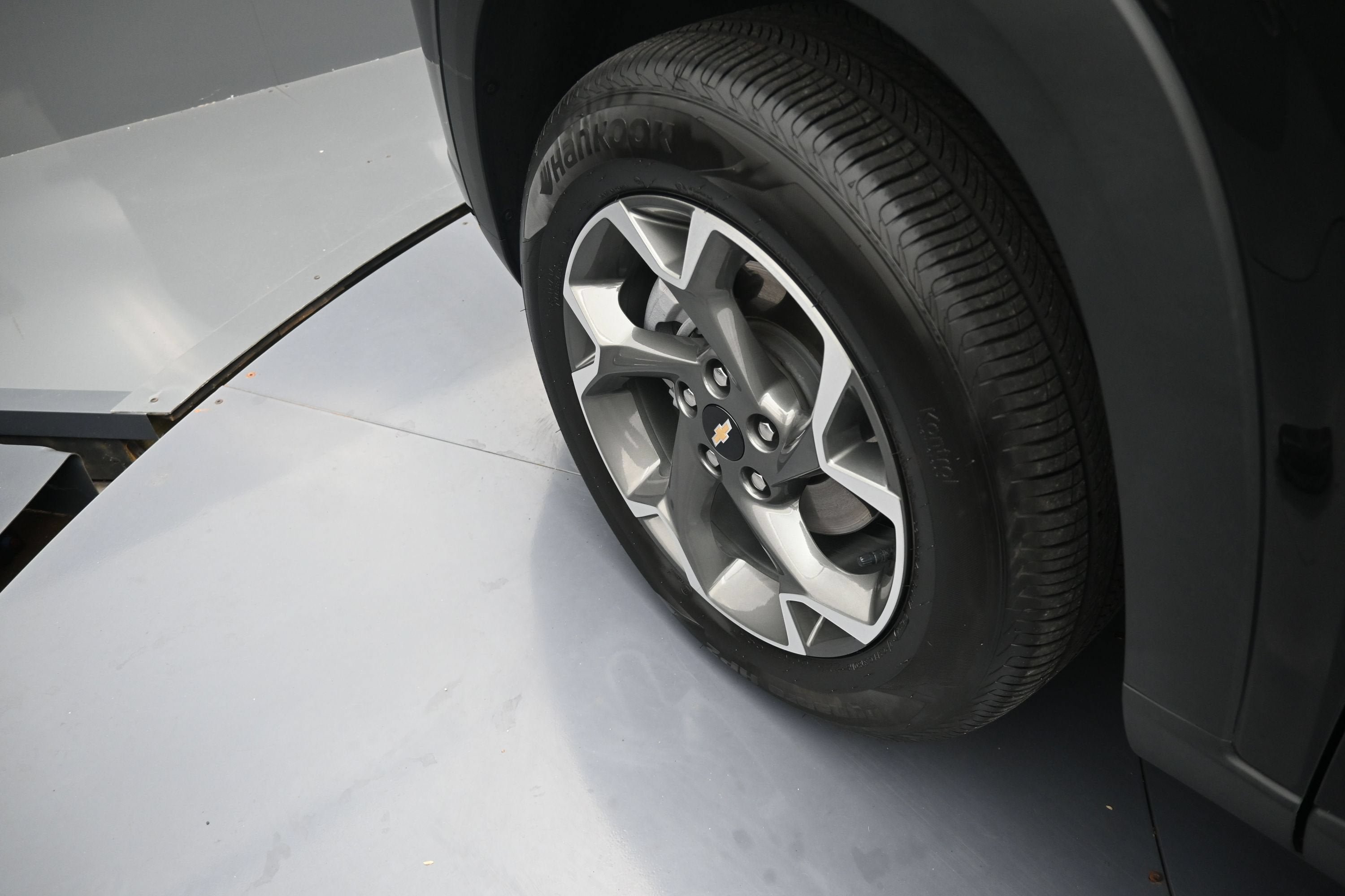 Used 2025 Chevrolet Trax LT w/ LT Convenience Package FWD image 30
