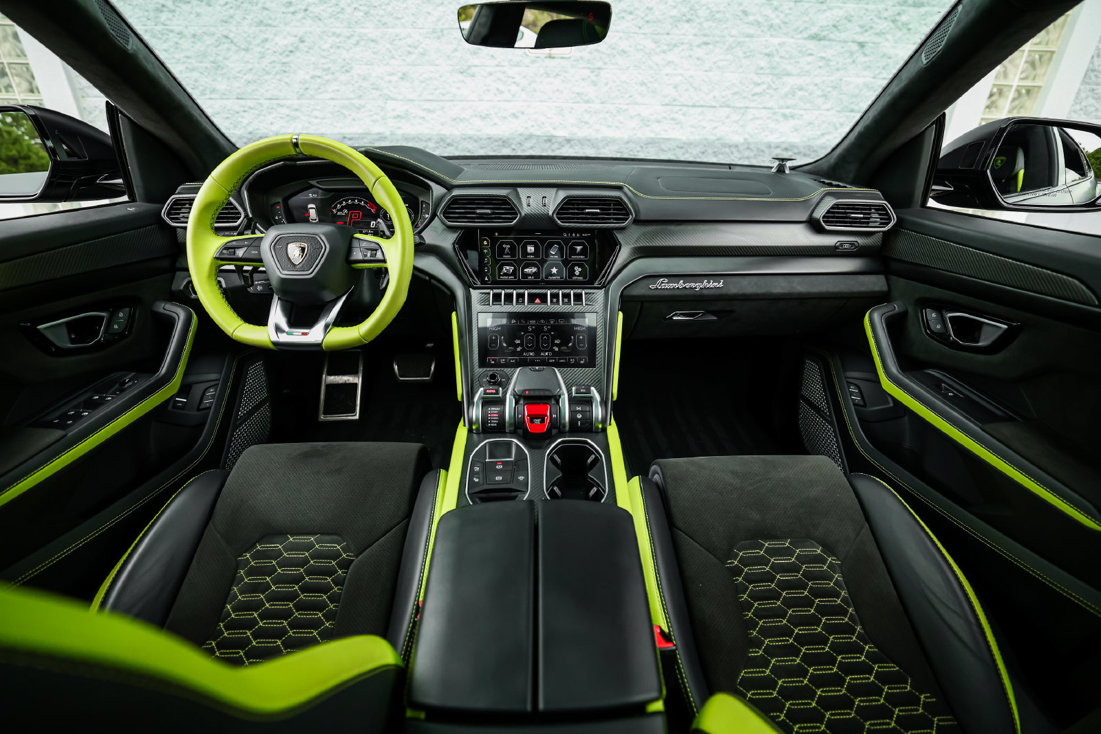 Used 2022 Lamborghini Urus AWD/4WD image 4