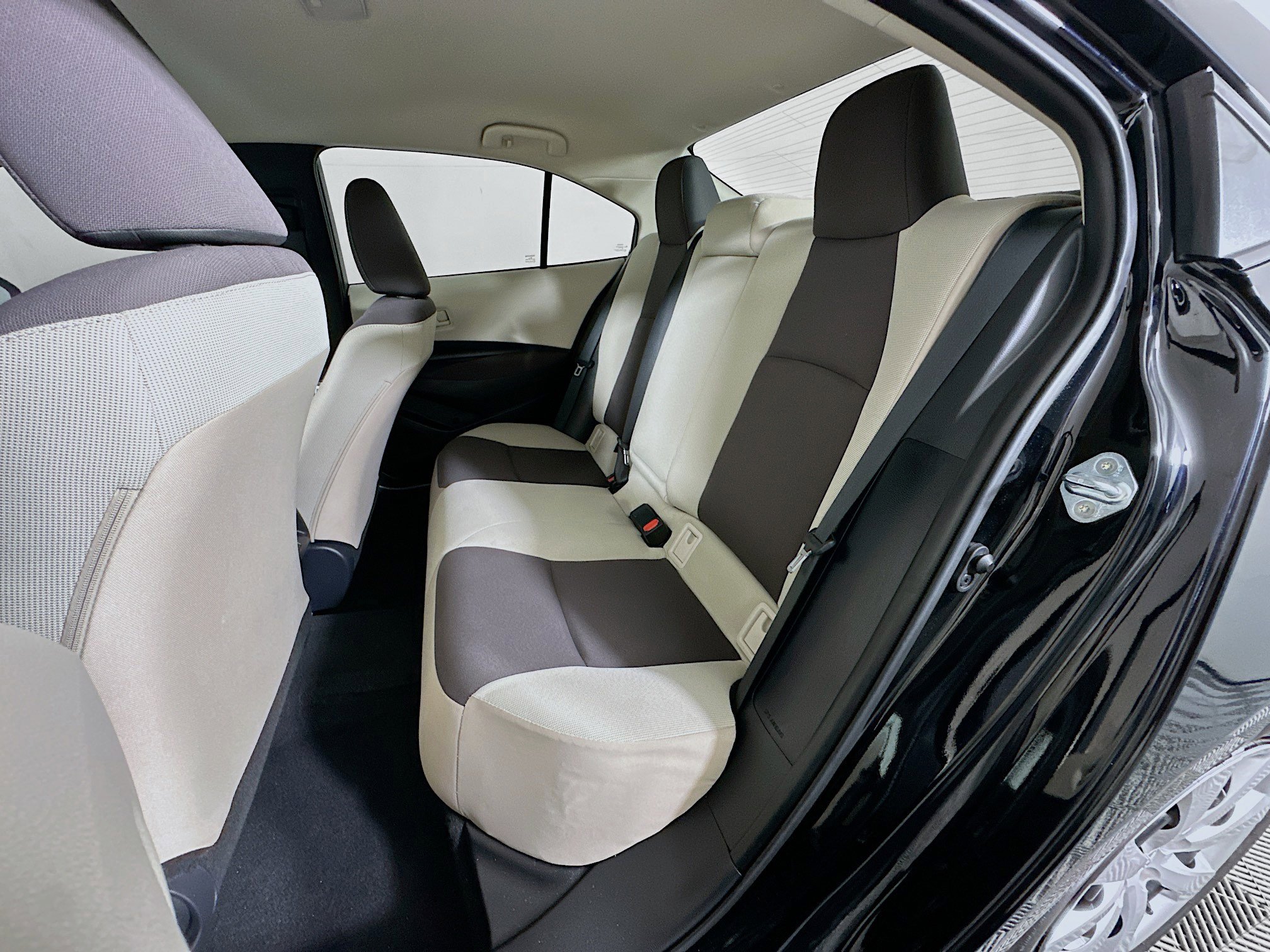 Used 2025 Toyota Corolla LE image 25