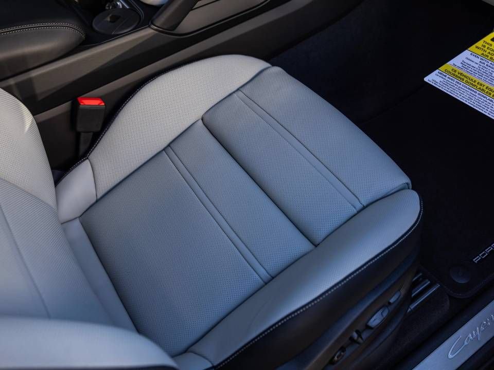 Certified 2026 Porsche Cayenne AWD/4WD image 24