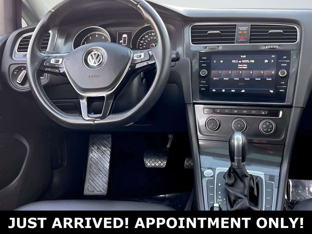 Used 2018 Volkswagen Golf SE image 12