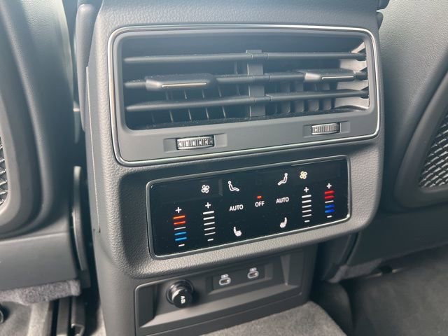 Used 2024 Audi SQ8 Premium Plus w/ Executive Package image 13