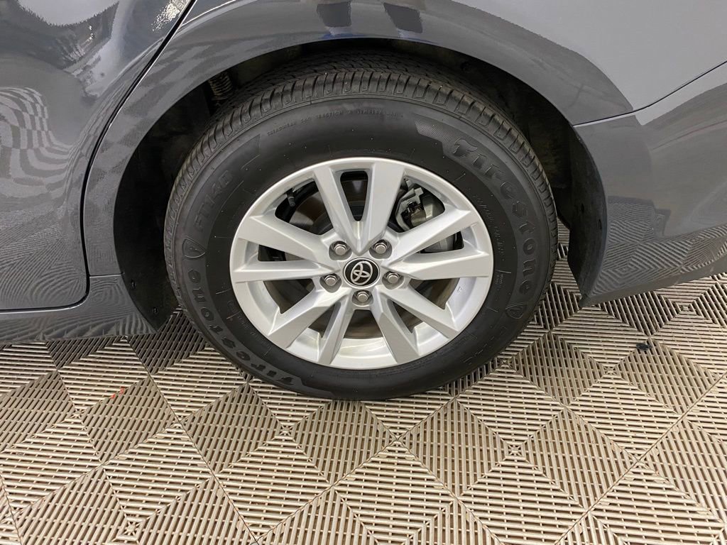 Used 2025 Toyota Camry LE w/ Convenience Package image 10