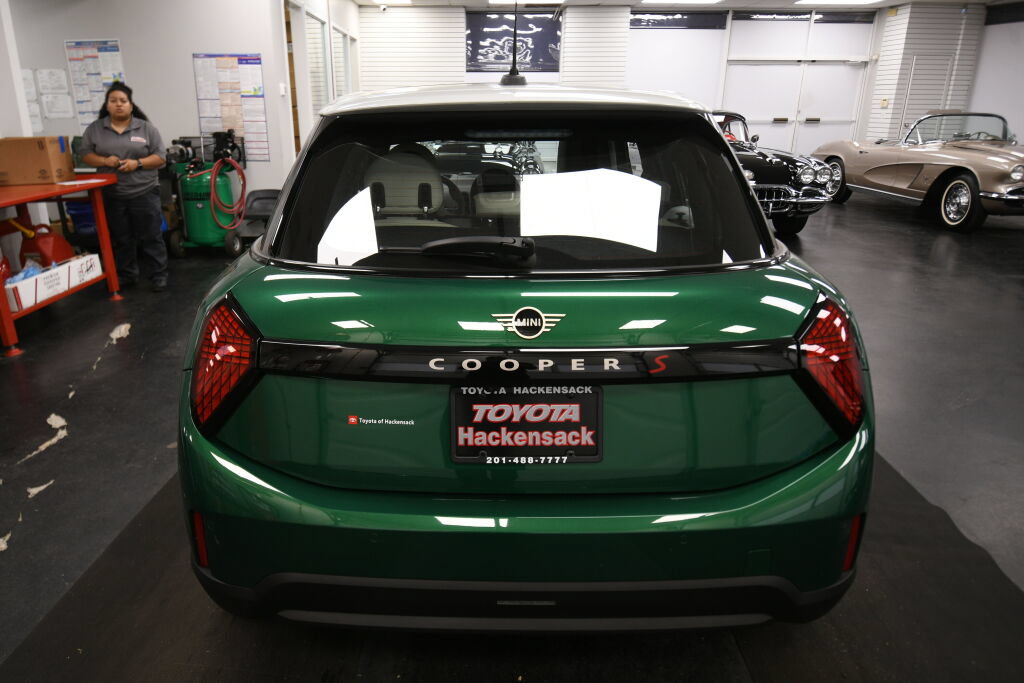 Used 2025 MINI Cooper S FWD image 7