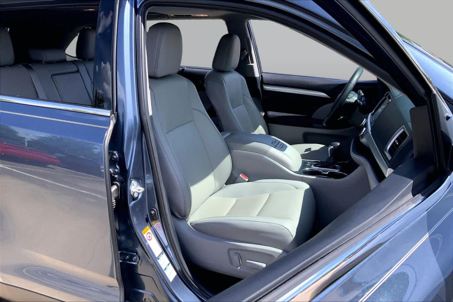 Used 2019 Toyota Highlander XLE AWD/4WD image 9