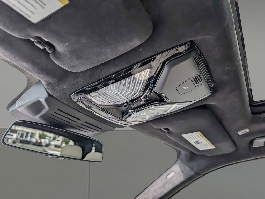 Used 2025 BMW X5 xDrive40i w/ Executive Package image 32