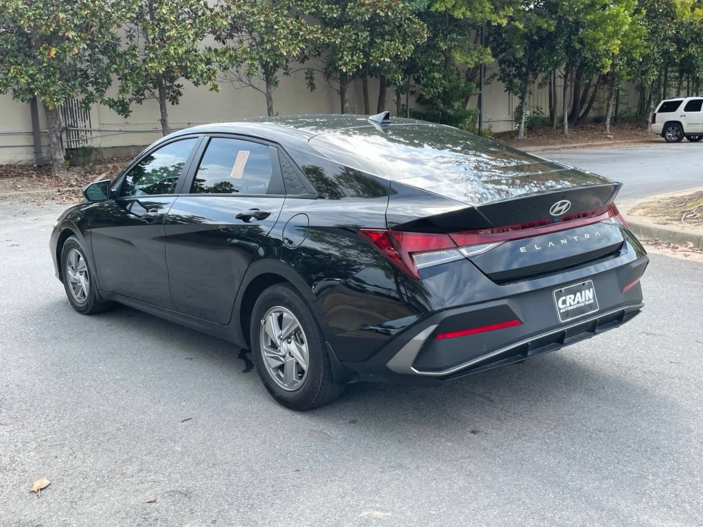 Used 2025 Hyundai Elantra SE FWD image 5