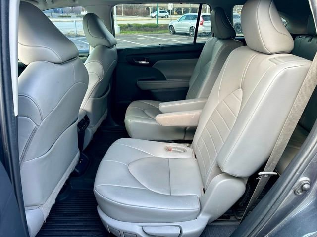 Used 2020 Toyota Highlander XLE image 18