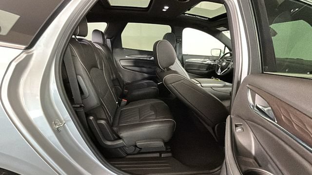Used 2022 Buick Enclave Avenir w/ Avenir Technology Package AWD/4WD image 29